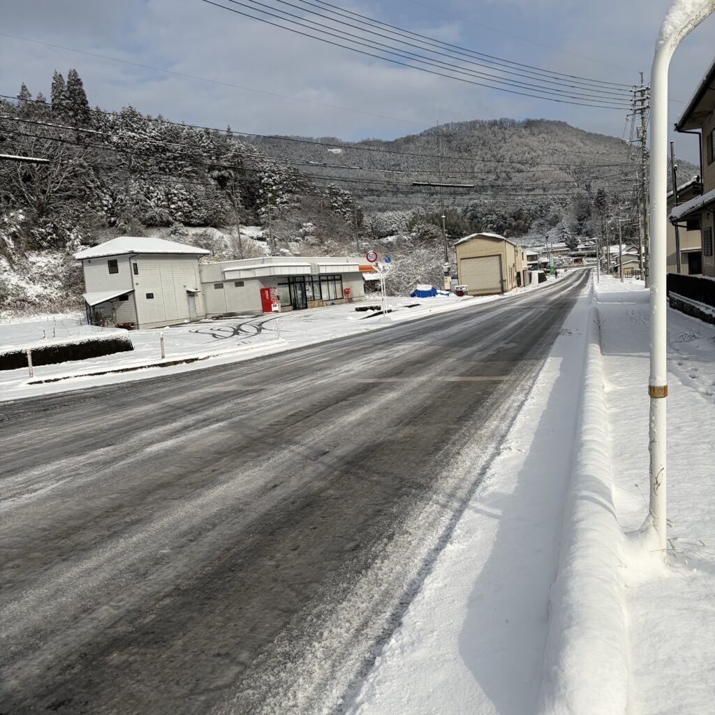 11時頃、国道の雪はすっかり溶けたかに見えた