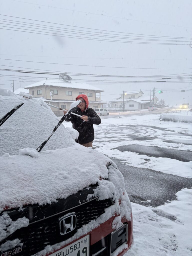 車に積もった雪