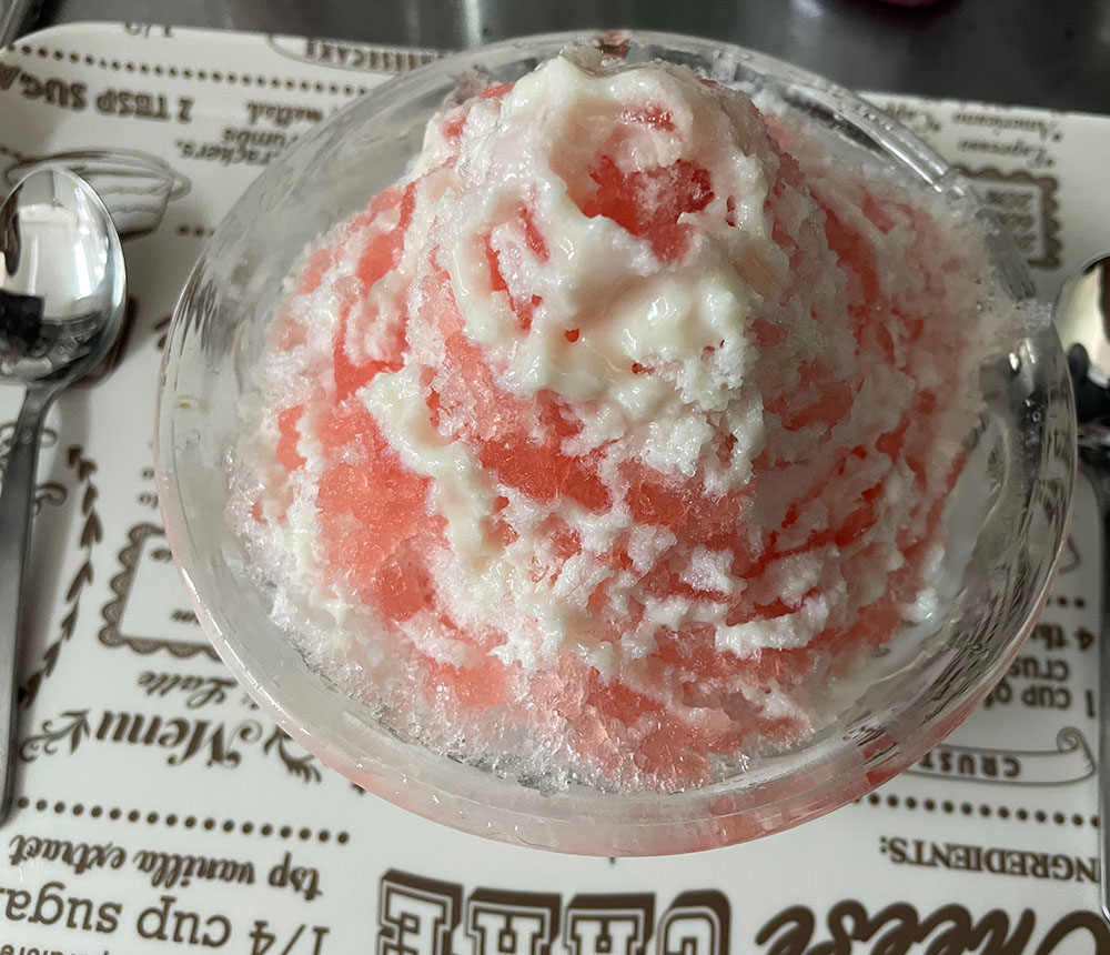 かき氷　いちご