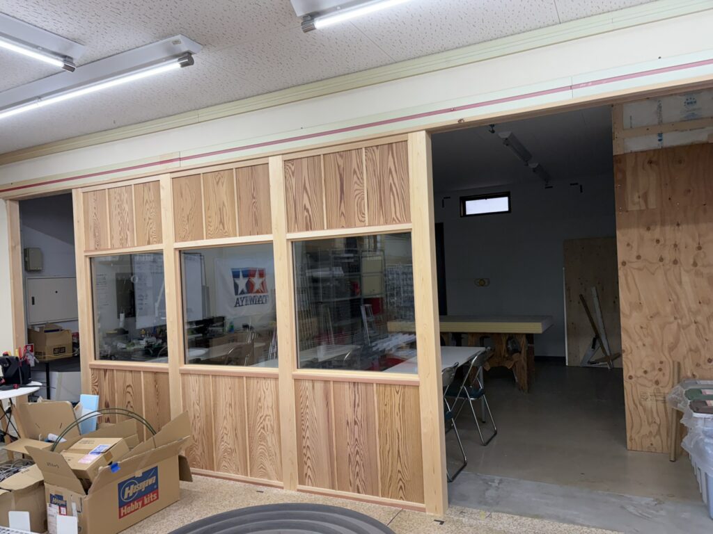 仕切り、コース側から