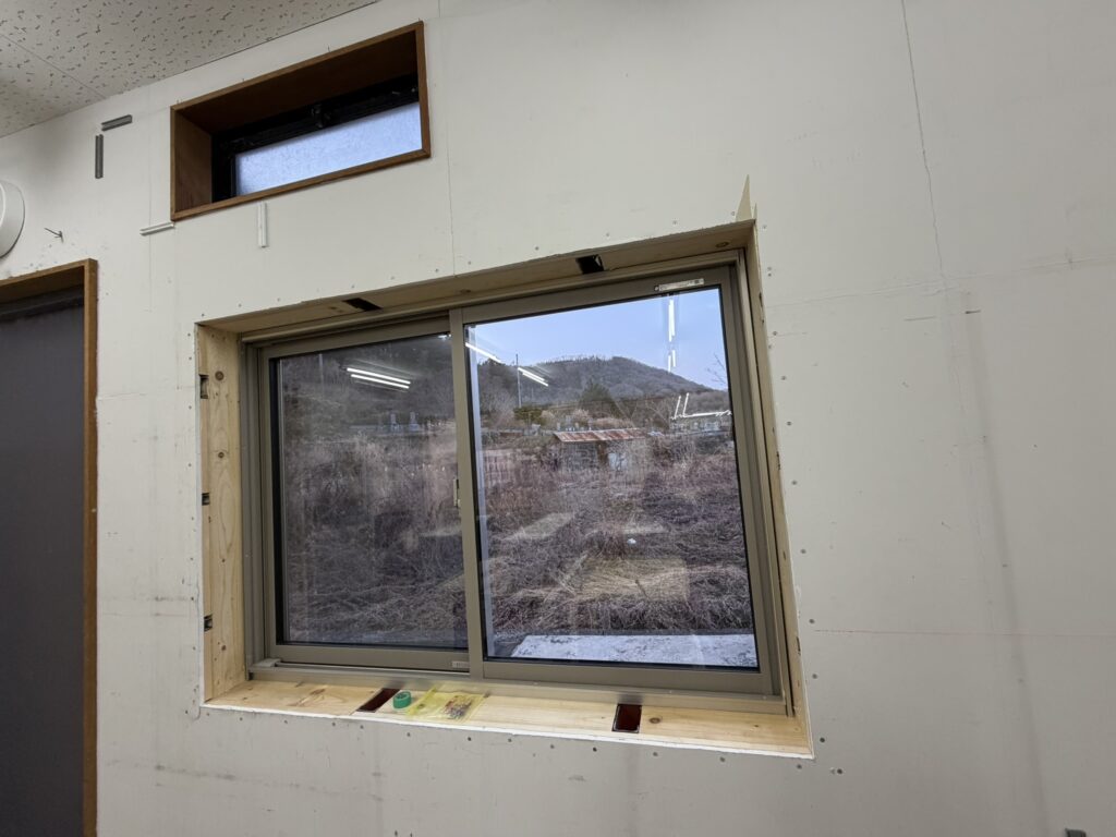 枠＆ガラスをはめる